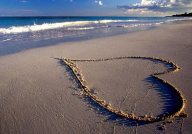 beautiful-love-heart-on-sand-wallpaper, image Public domain